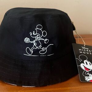 Mickey Mouse Women’s Bucket hat!!